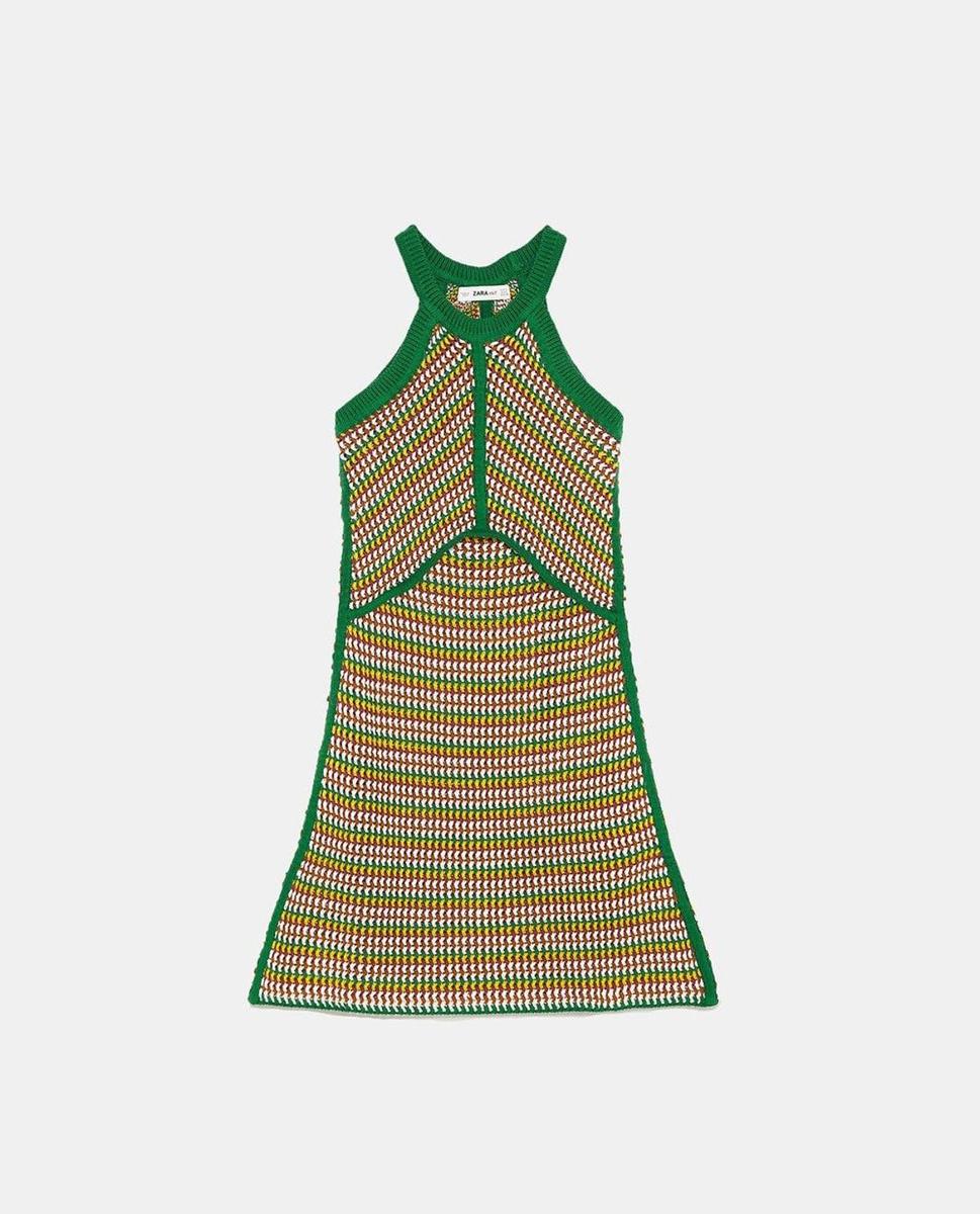 Vestido escote halter de Zara. (Precio: 29,95 euros)