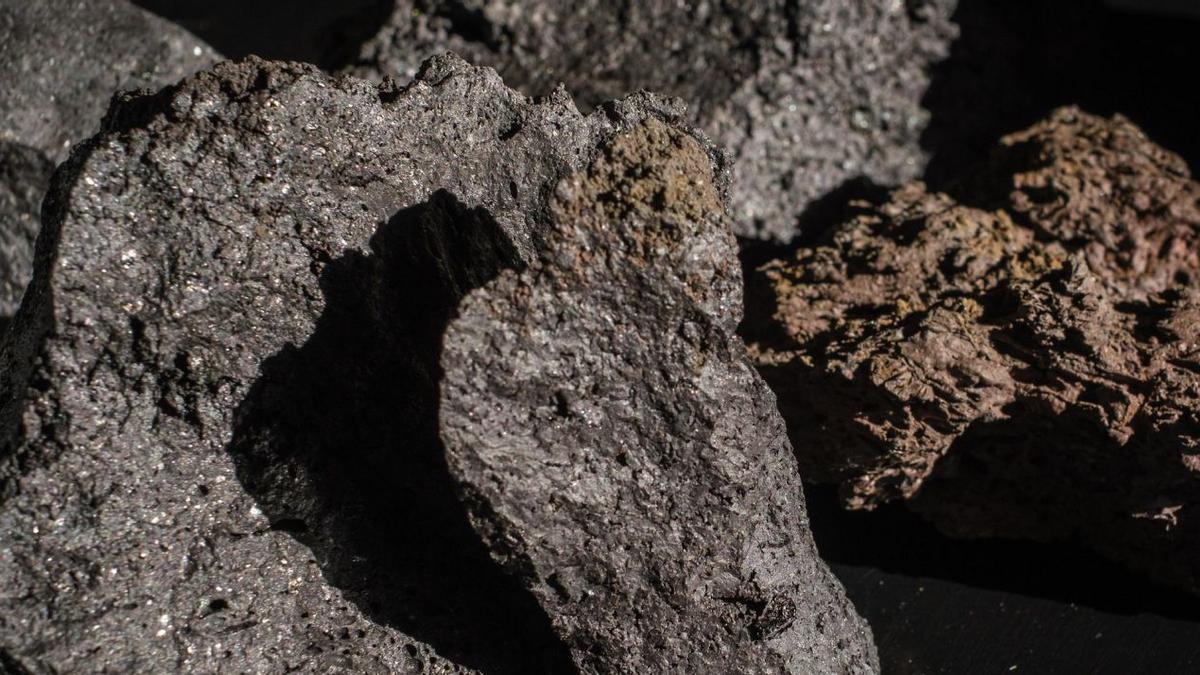 Rocas basálticas de picón del volcán de La Palma, recogidas por la Fundación Telesforo Bravo.