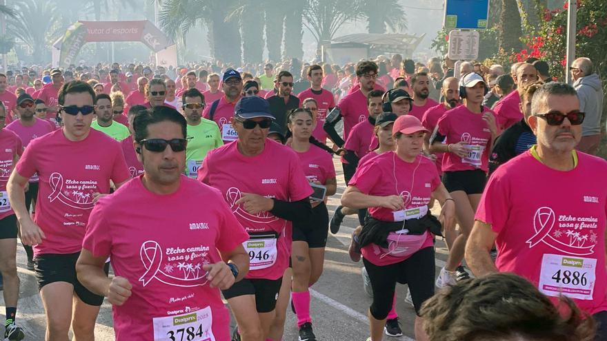 Una marea rosa imparable contra el cáncer de mama en Elche