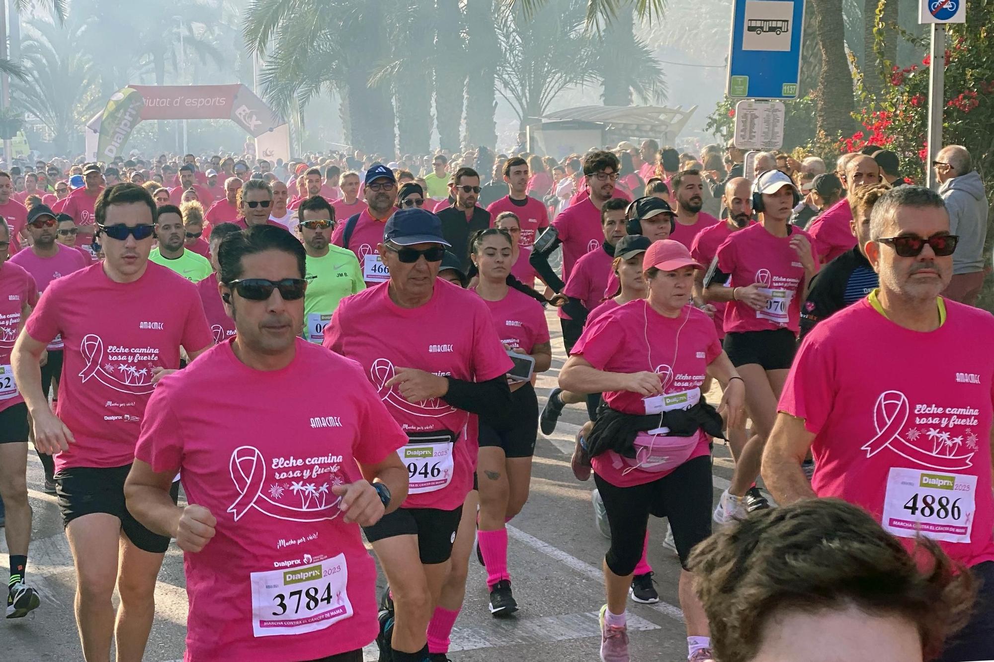 Una marea rosa imparable contra el cáncer de mama en Elche