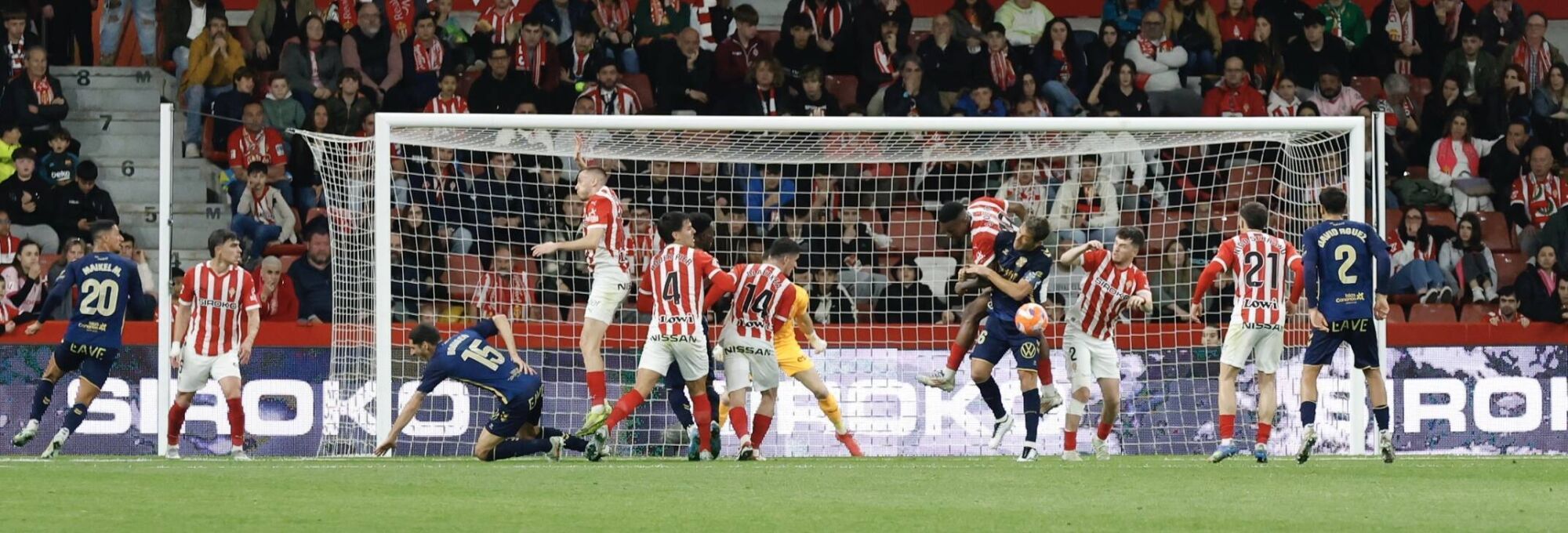 EN IMÁGENES: El Sporting - Tenerife disputado en El Molinón