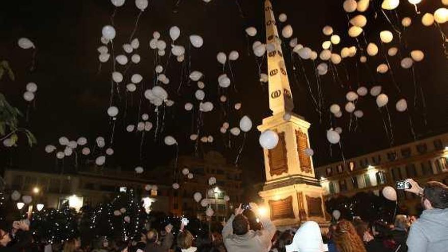 La Plaza de la Merced con los globos iluminados.
