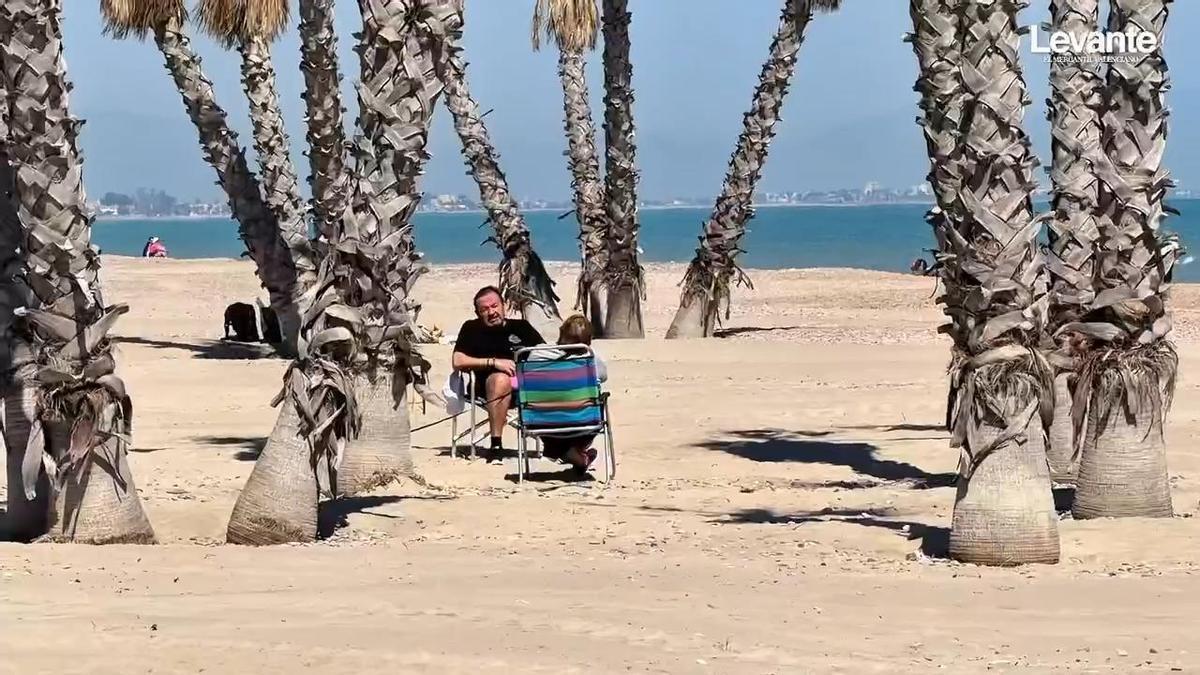 Canet d'En Berenguer pone a punto su playa para la Semana Santa