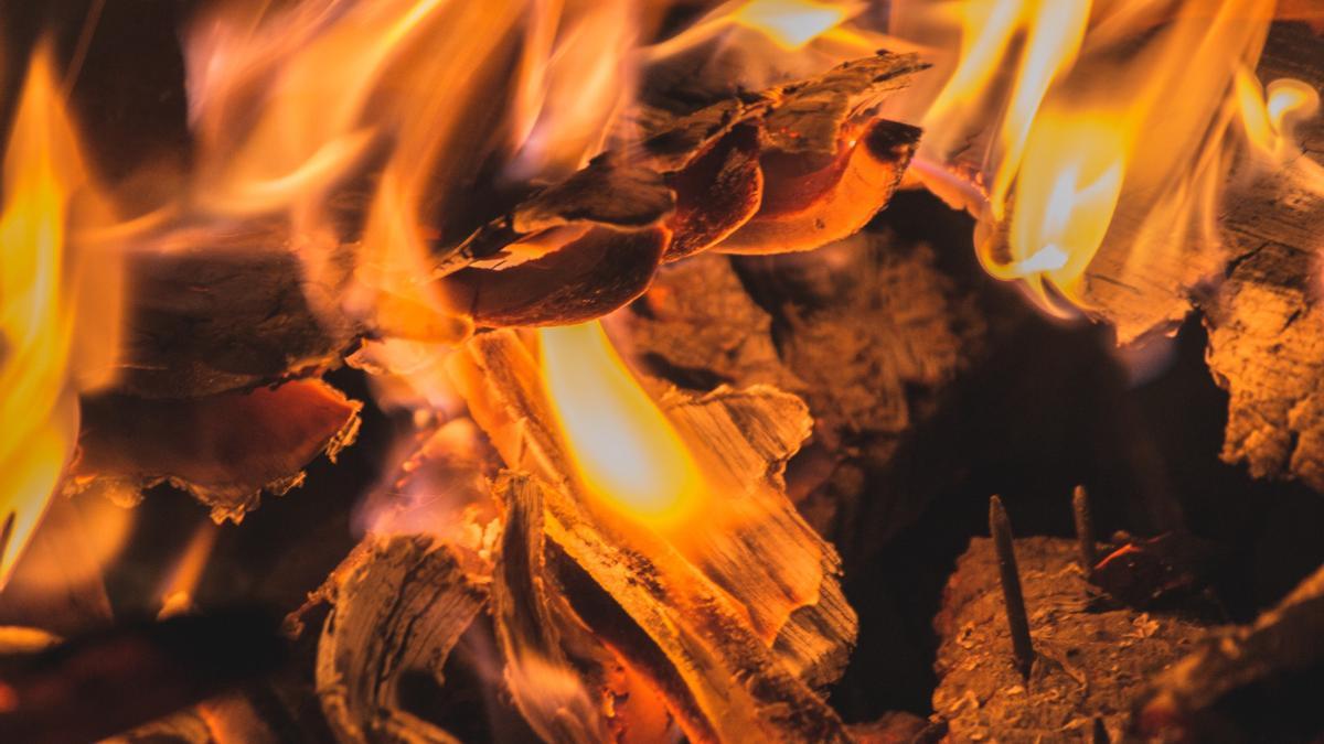 El peligro invisible de las cocinas de carbón se dispara con el frío: cómo evitar intoxicaciones como las ocurridas en un pueblo asturiano