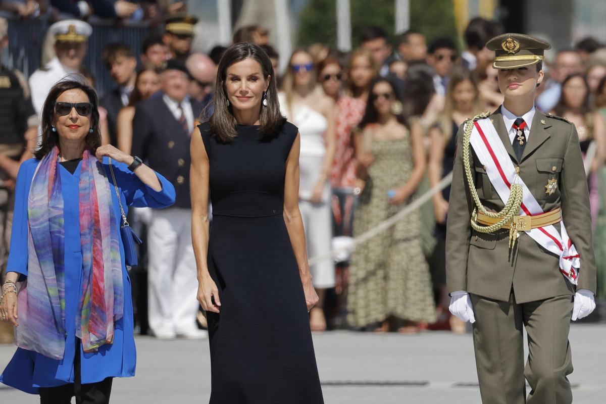 Los Reyes y la princesa Leonor presiden la entrega de los reales despachos en la Escuela Naval de Marín (Pontevedra)