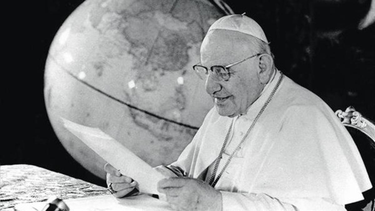 El anuncio 8Juan XXIII informa por la radio desde su despacho de la celebración del Concilio Vaticano II, en septiembre de 1962.