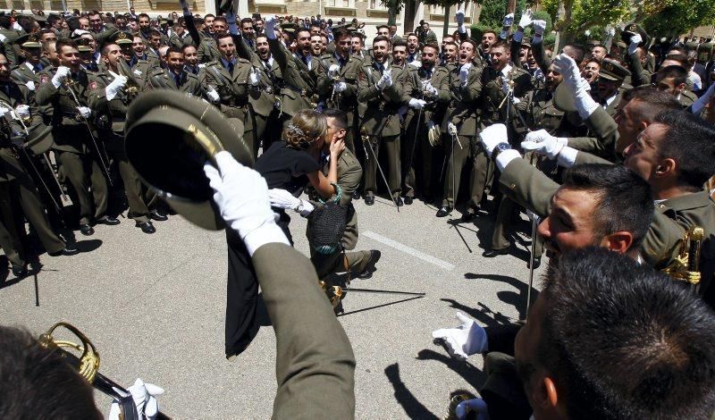 El rey entrega nuevos despachos en la Academia General Militar