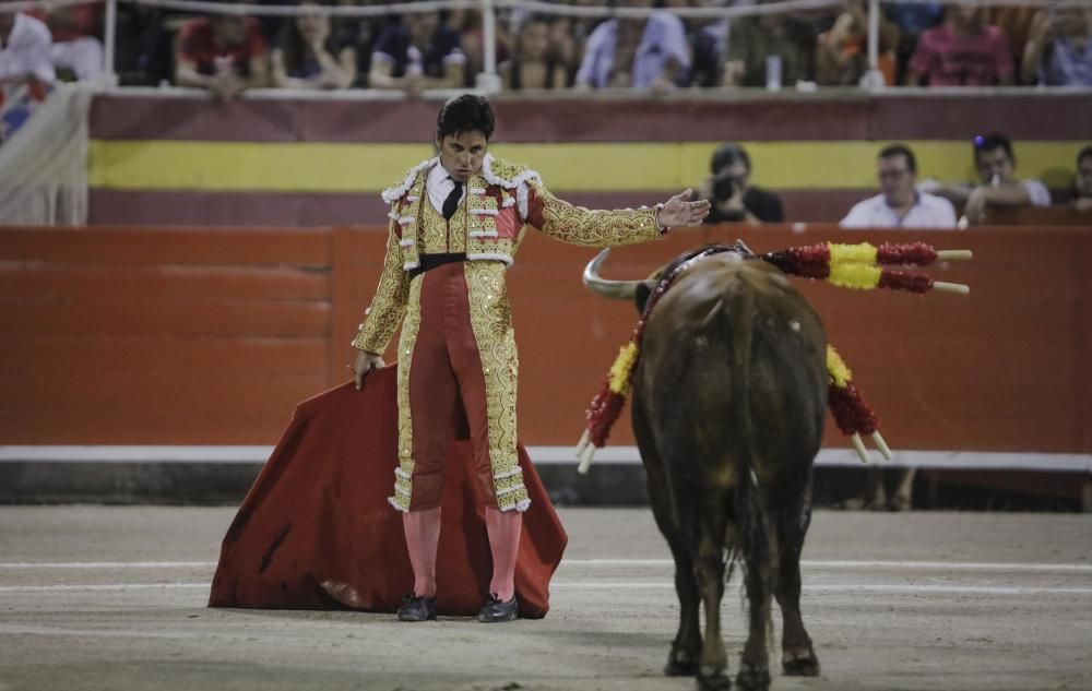 La infanta Elena y sus hijos en los toros