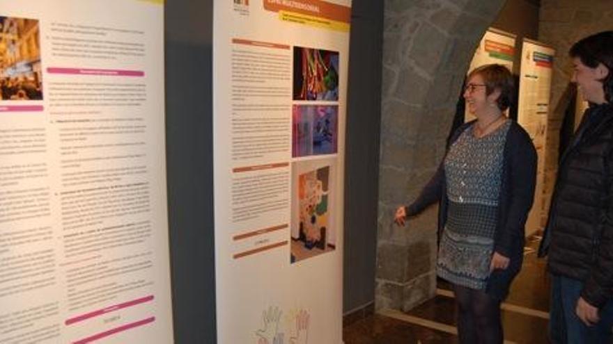 La regidora de Participació, Mireia Estefanell, a l&#039;exposició