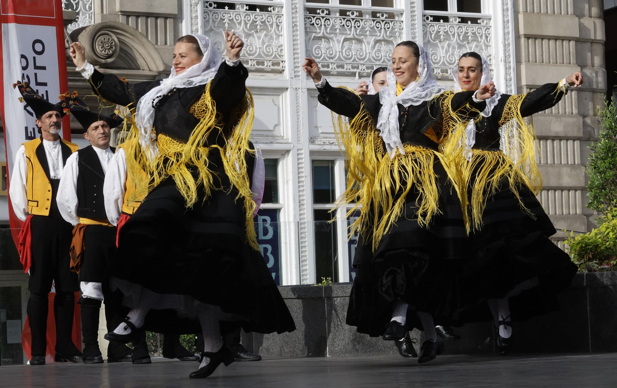 La ciudad se entrega a la música y la danza