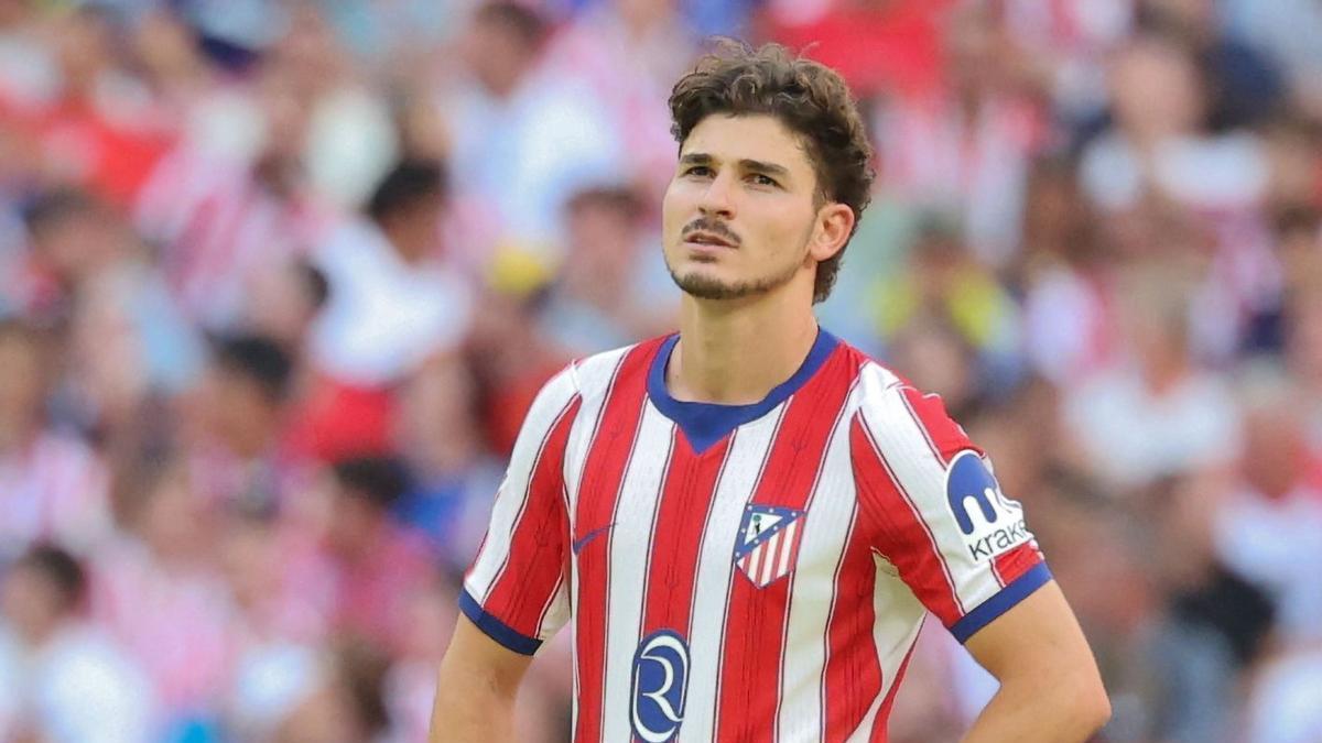Julián Álvarez, decebut durant l’Atlètic-Vila-real d’ahir, en què va ser xiulat pels aficionats.