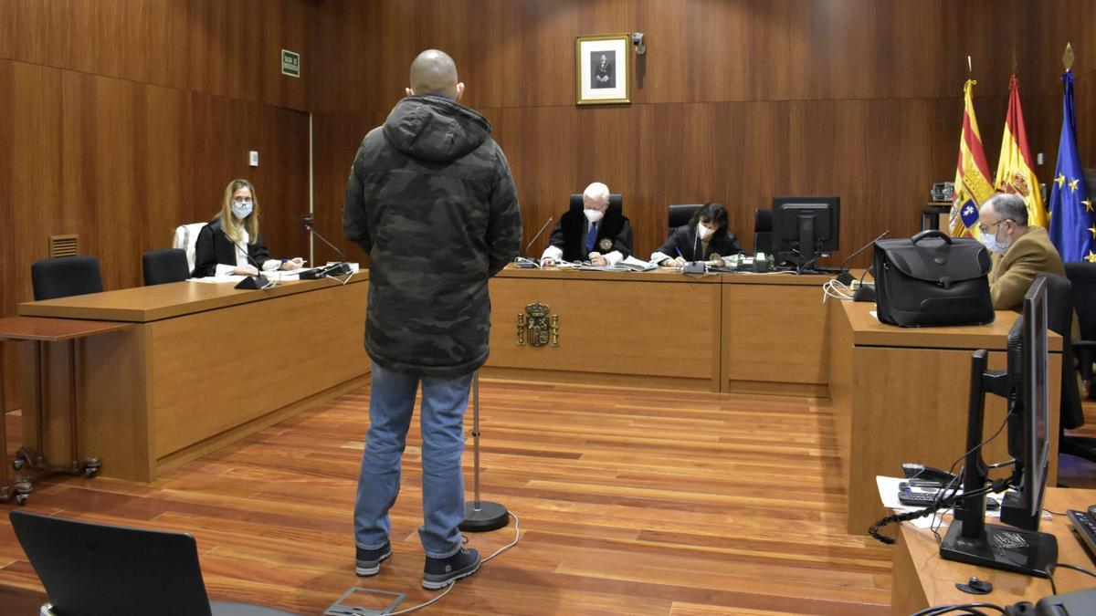 El acusado, esta mañana, durante su declaración en la Audiencia de Zaragoza.
