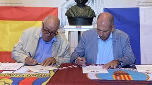 La firma del hermanamiento con Fermín Manolo Sanz y Xavi Orts
