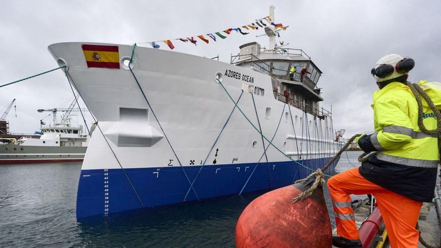 El buque oceanográfico «Azores Ocean» durante su botadura en Armón Vigo.