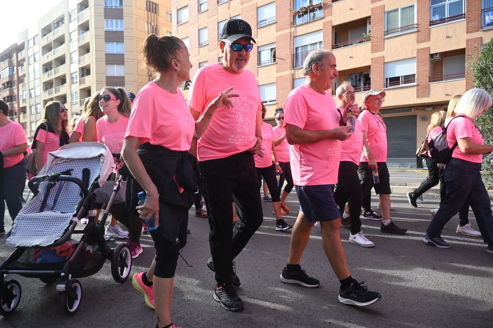 Galería de imágenes: Marcha solidaria contra el cáncer de mama 'Un Paseo por la Vida Castelló 2024'