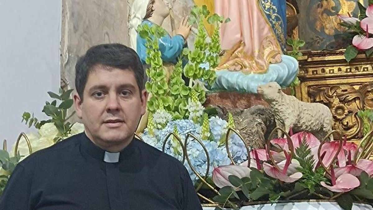 El cura José Alberto Sutil.