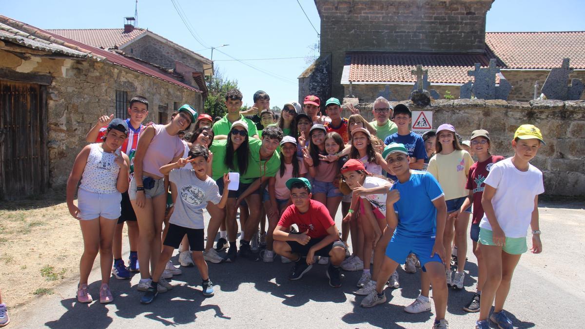 GALERÍA | Visita del obispo de Zamora al campamento de Sejas