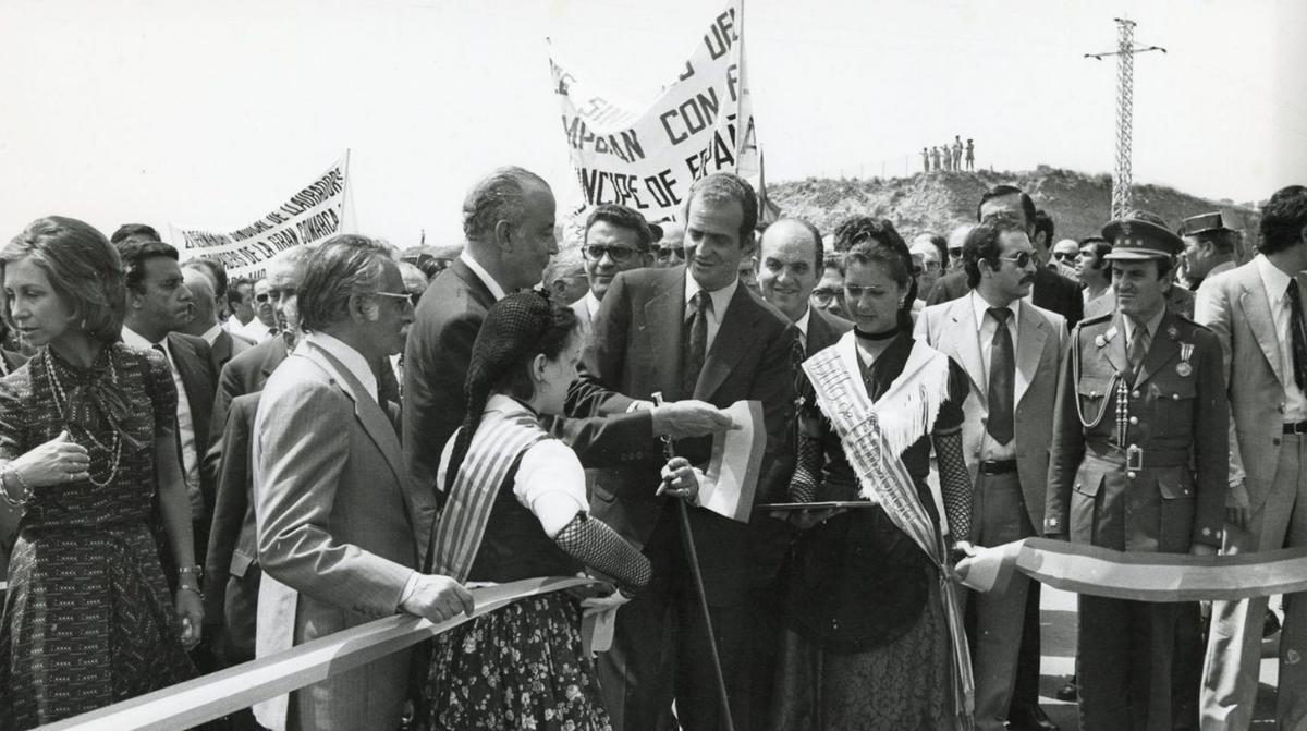 Història Acte inaugural amb els prínceps Joan Carles i Sofia | FOTO CINE SANS / AMF