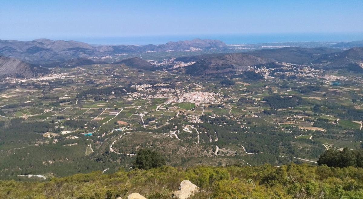 Imagen del núcleo de Parcent tomada desde la montaña