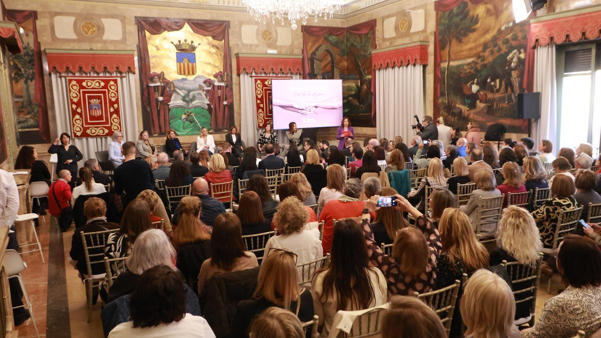 La cita, con motivo del Día Internacional de la Mujer, se celebró en el Palacio Provincial de les Aules y contó con una gran afluencia de público.