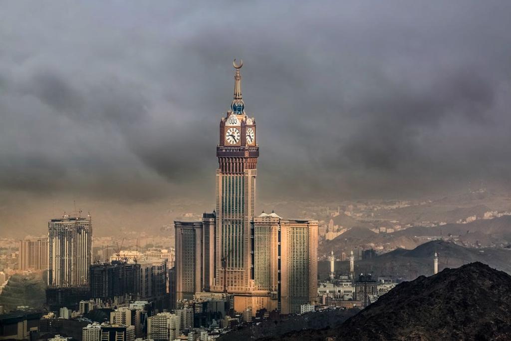 Makkah Royal Clock Tower, en La Meca, Arabia Saudí. 