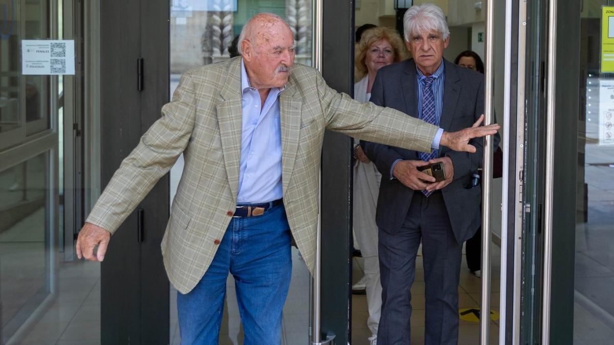 Uno de los promotores imputados le abre la puerta de la Audiencia a Miguel Muntaner