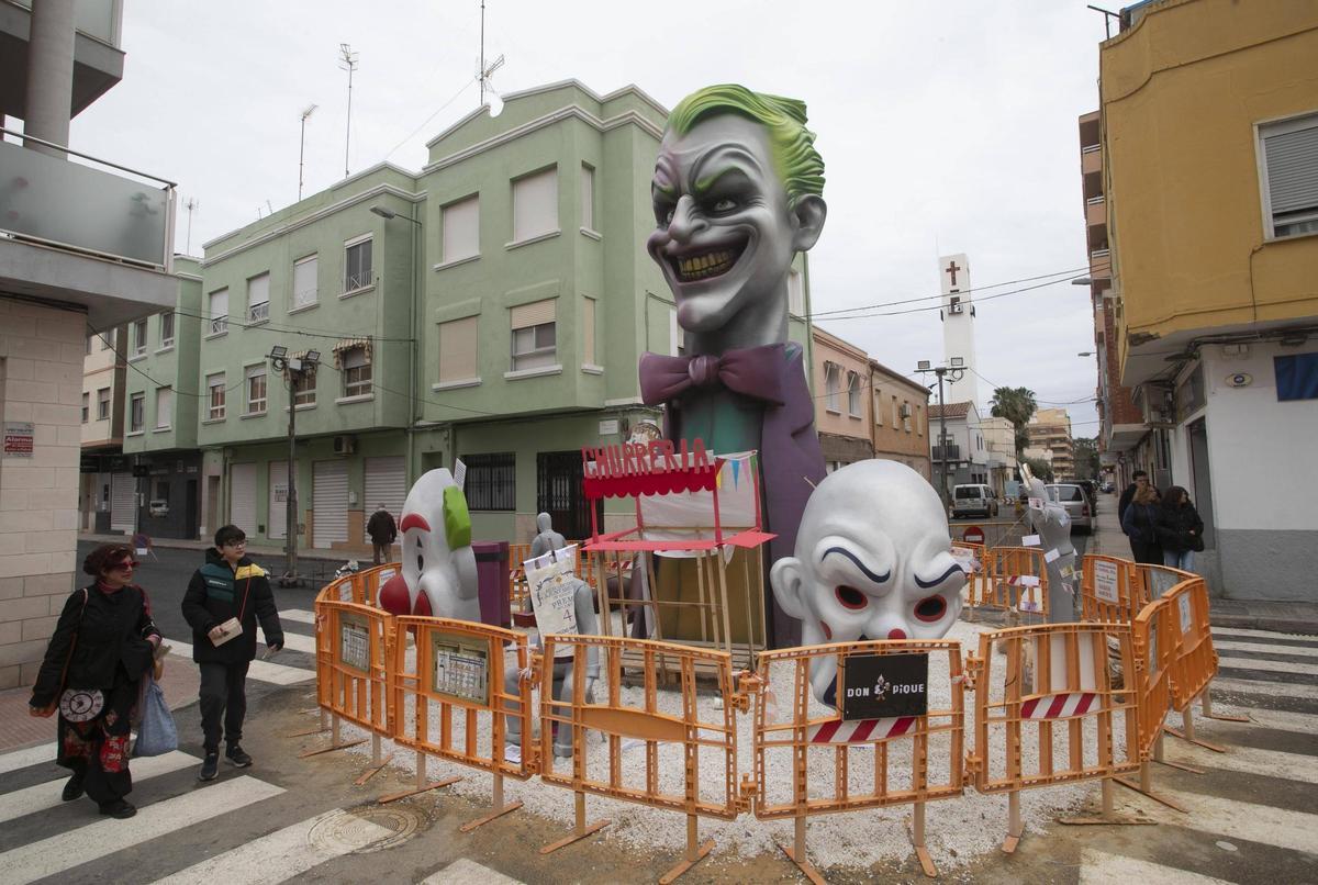 Falla La Palmereta, donde la comisión se siente estafada por el artista fallero.