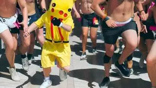 Perseguir a un acondroplásico disfrazado de Pikachu y otras locuras que piden las despedidas de soltero en Benidorm