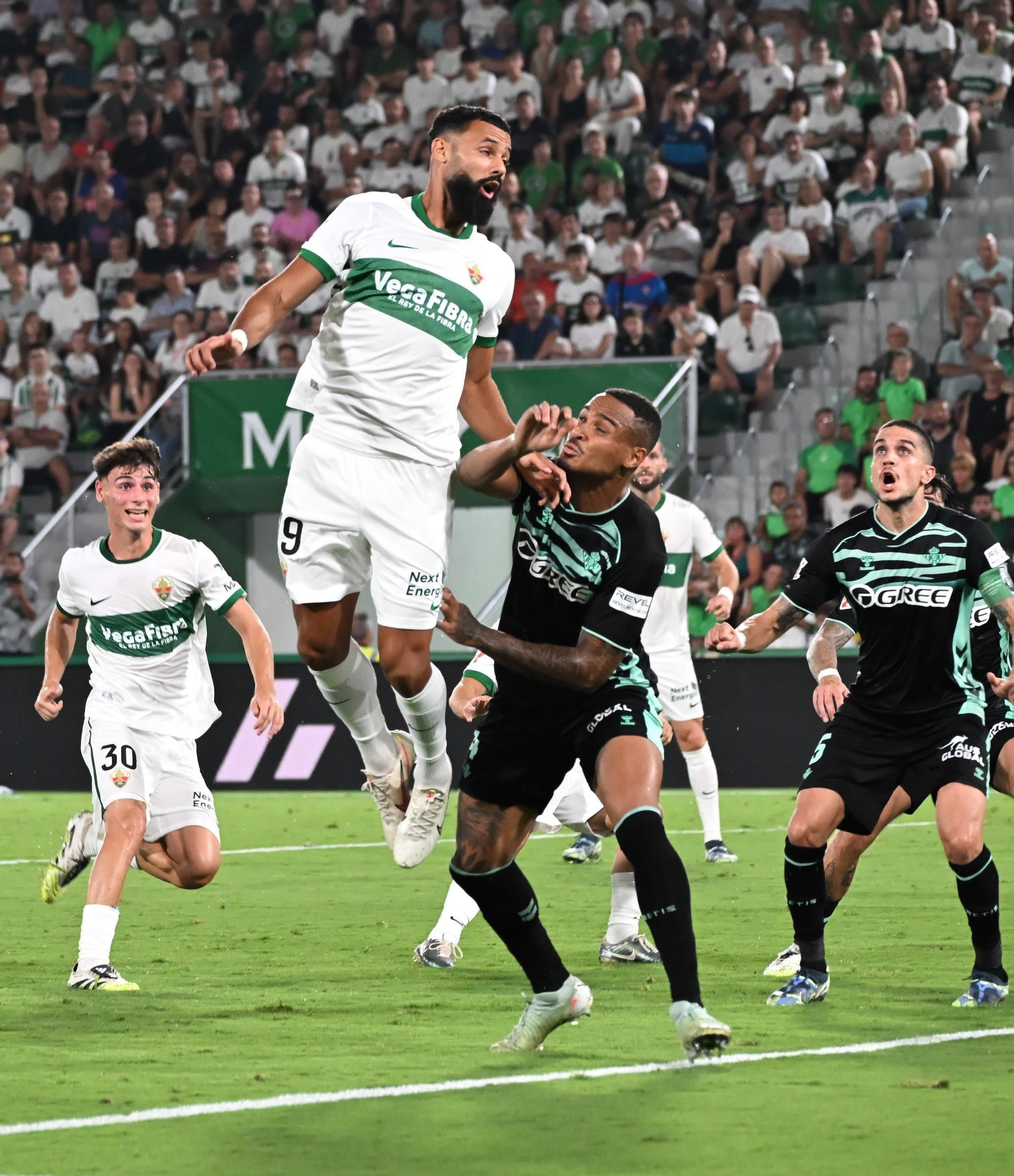 El Elche vuelve a Primera División con un empate frente al Betis (1-1)