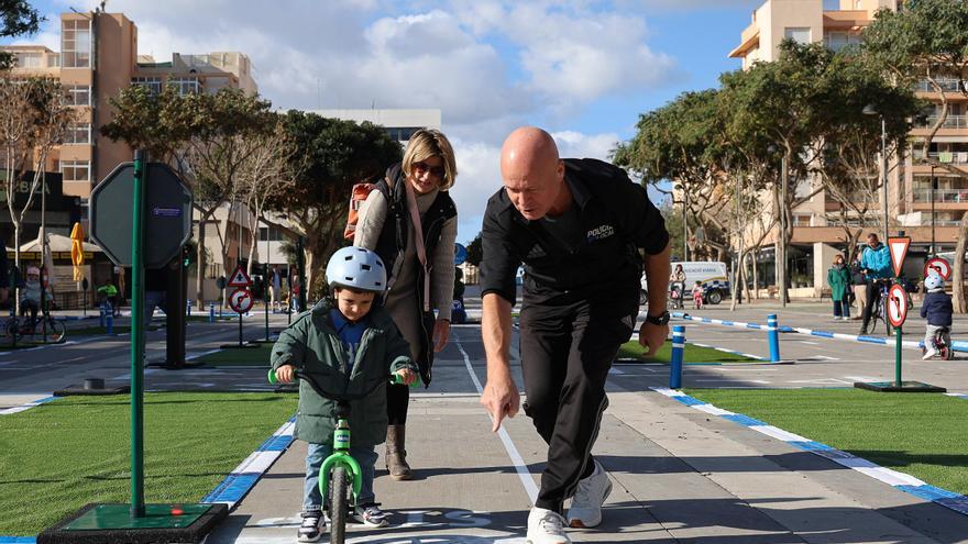 Los peques de Ibiza aprenden nociones de educación vial «a través de la diversión»