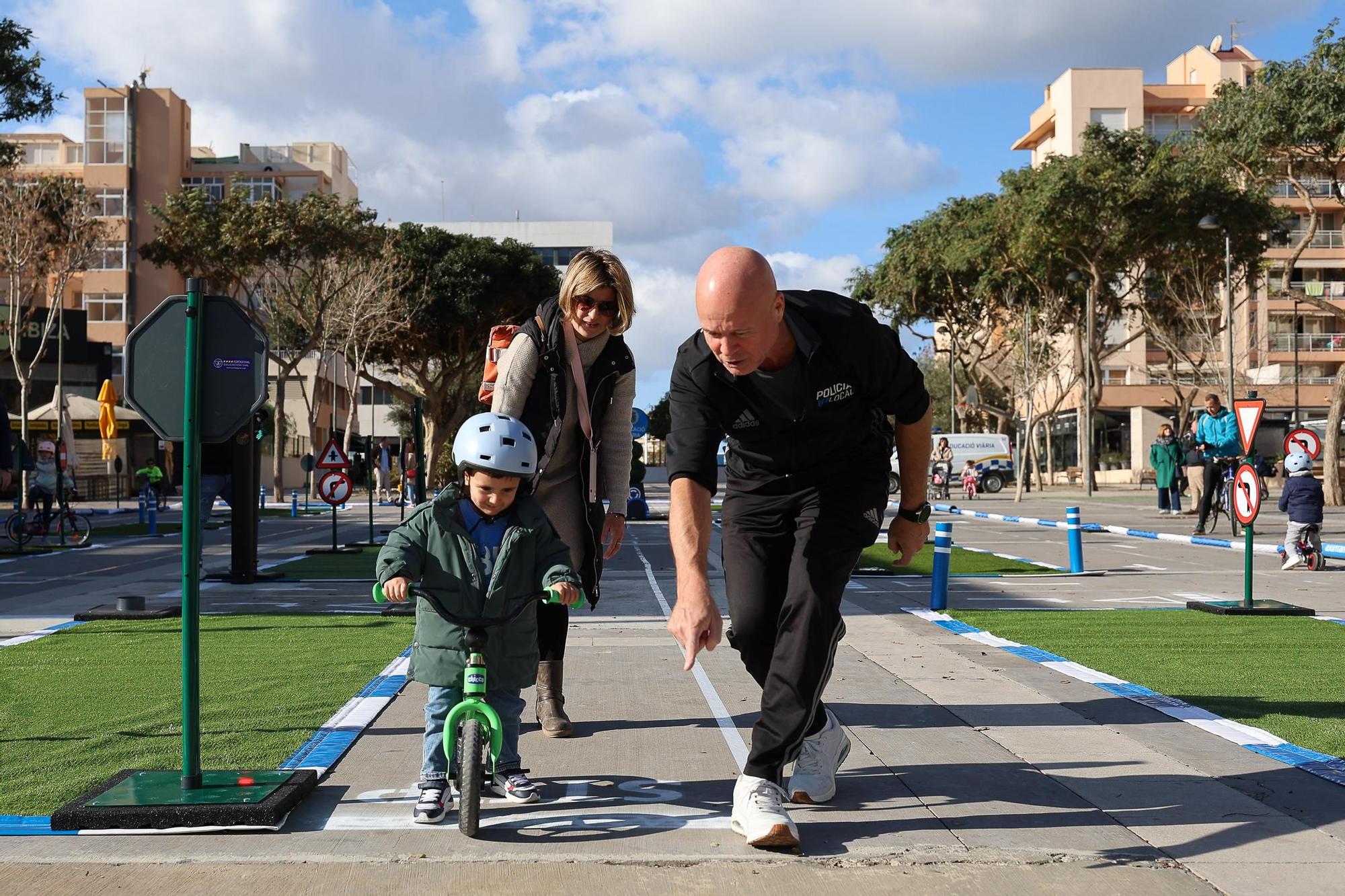 Galería: Seguridad vial para los más pequeños en Ibiza