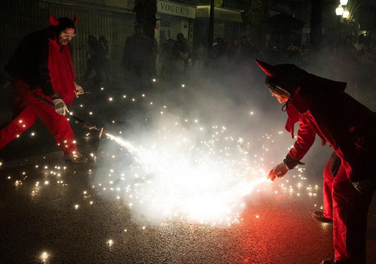 El Entierro de la Sardina pone el broche final al Carnaval de Alicante El Entierro de la Sardina pone el broche final al Carnaval de Alicante