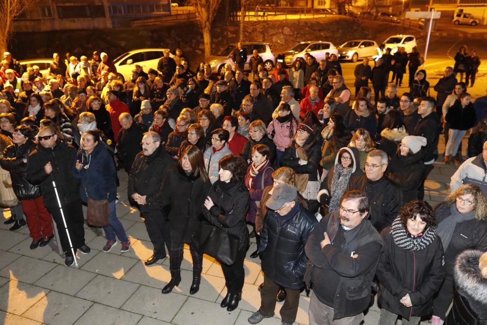 Protesta veïnal contra el tancament del CAP de Taialà en caps de setmana