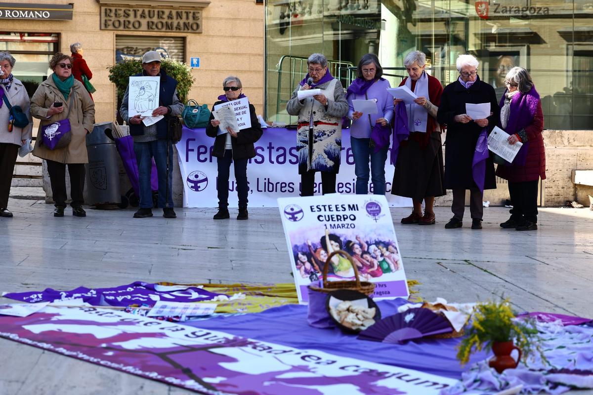 En imágenes |  El movimiento Revuelta de las Mujeres en la Iglesia alza la voz en Zaragoza por la igualdad