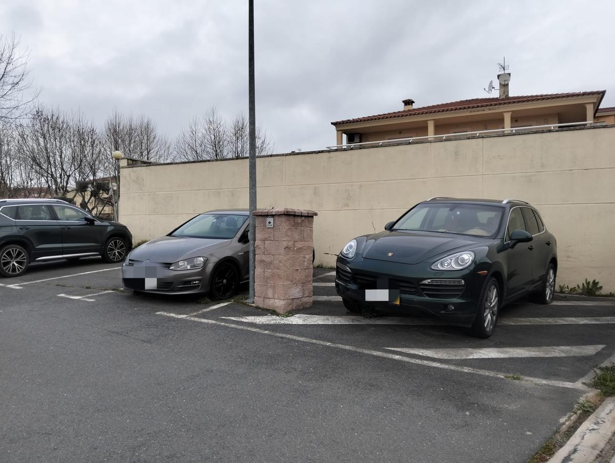 Porsche en la jefatura de la Policía Local de Plasencia, de una operación antidroga.