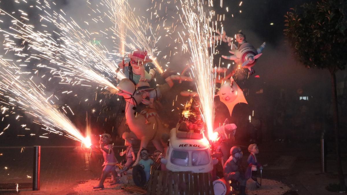 Cremà de la Falla Infantil de La Plaça, en Torrent