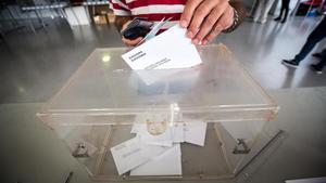 zentauroepp31246863 eleccions 27s urna i papereta al col electoral de mirasol a 171117131235