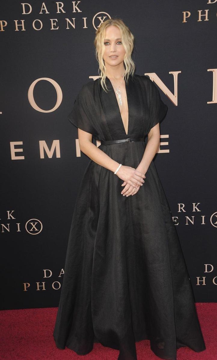 Jennifer Lawrence, con un elegante y sencillo vestido negro de Dior