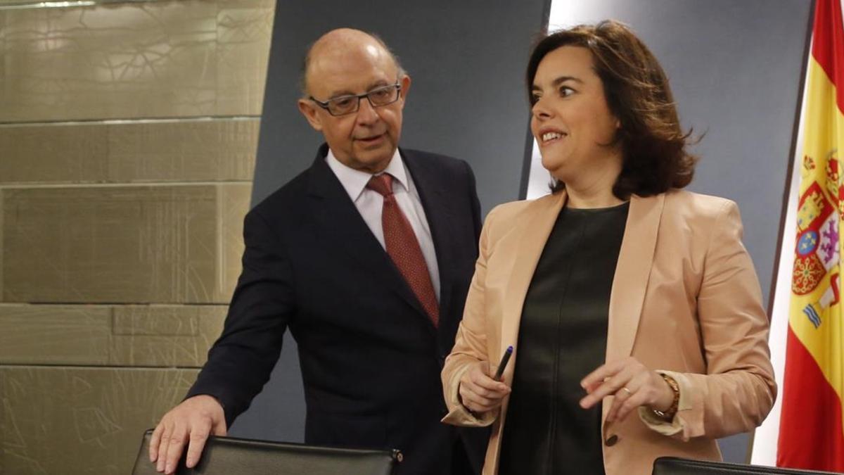 Montoro y Sáenz de Santamaría, en una rueda de prensa en la Moncloa.