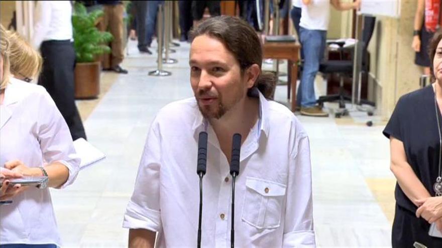 Pablo Iglesias pide a Pedro Sánchez que le llame si quiere ser presidente