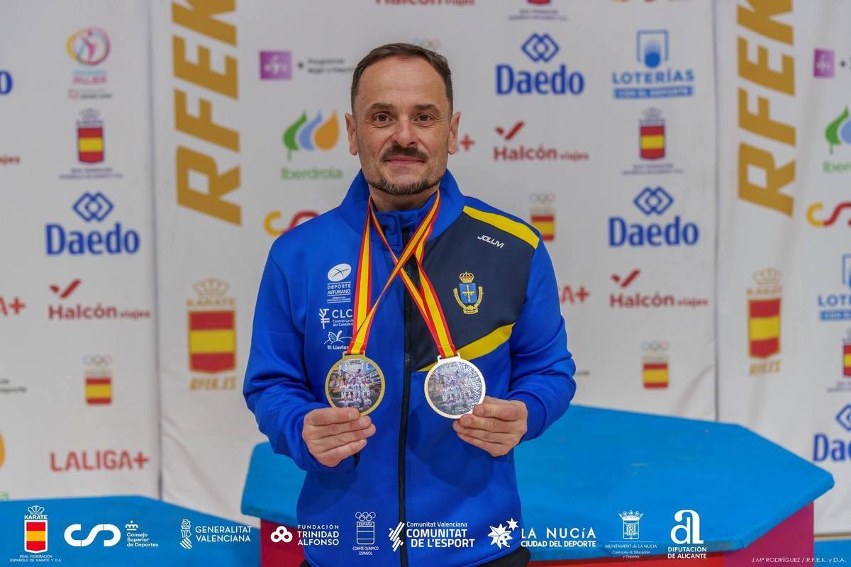 José Magadán con sus dos medallas en el Nacional