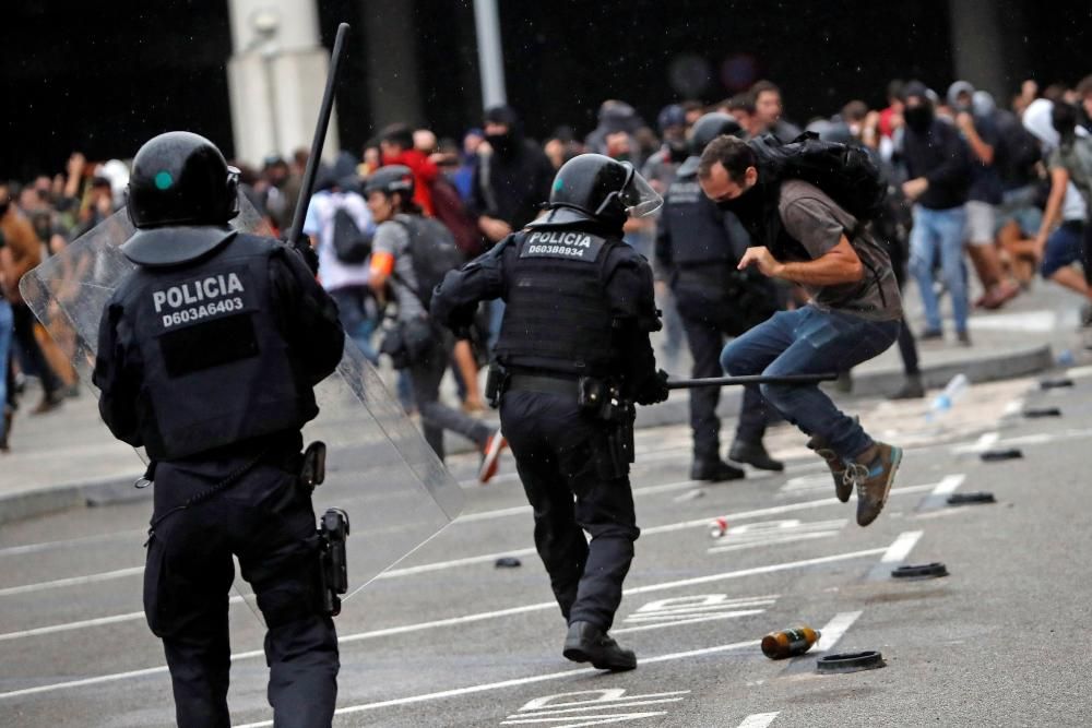 Tensión en El Prat tras la sentencia del ''procés''