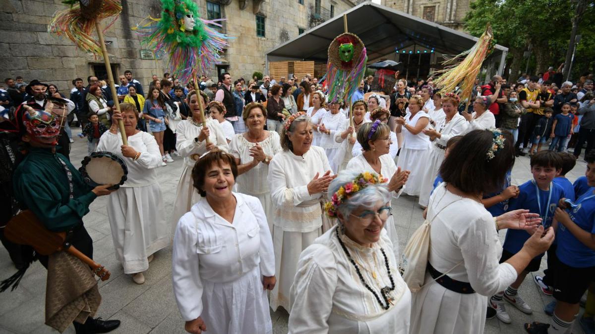 Desfile y foliada ancestral de San Xoán.   | // G. SANTOS 