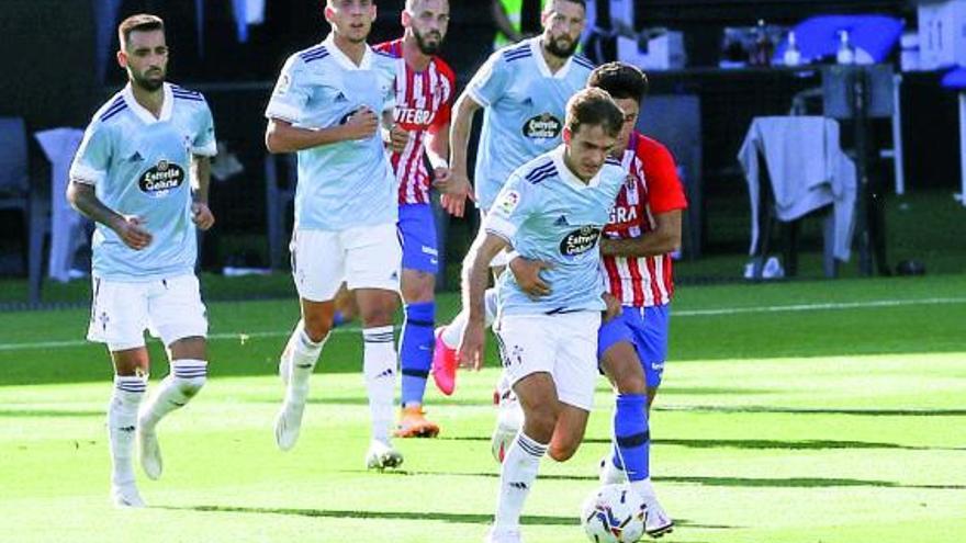 Fontán, en pretemporada contra el Sporting de Gijón. |  // R. GROBAS