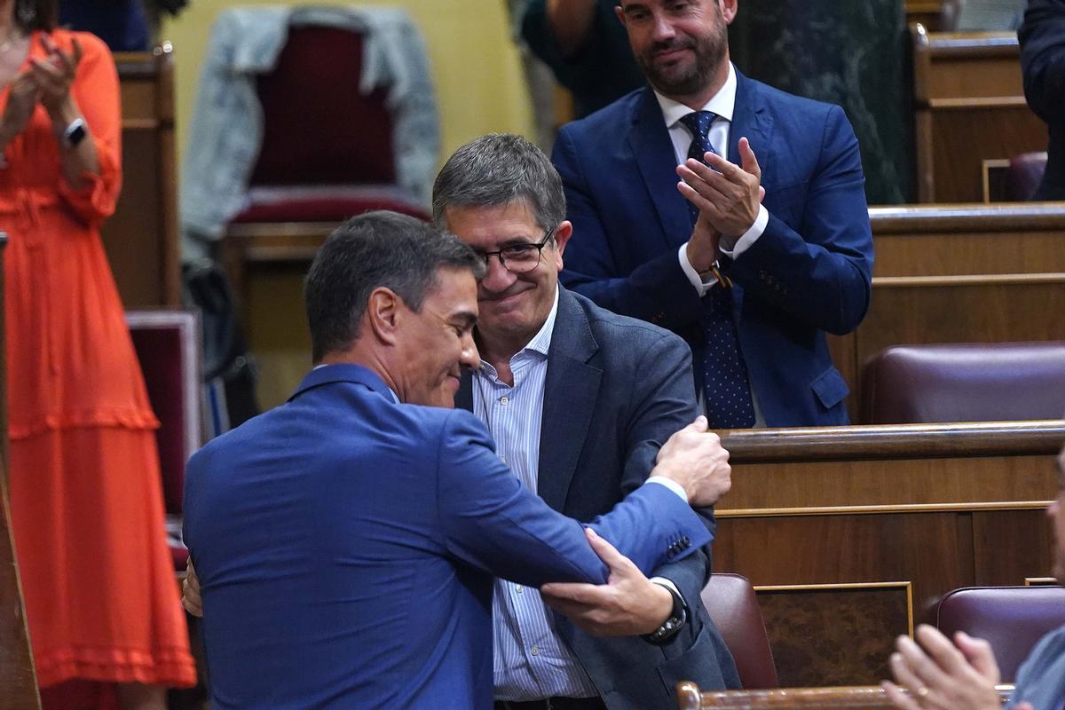 DEBATE ESTADO DE LA NACION , en la imagen Pedro Sanchez saluda a Patxi Lopez durante el debate.