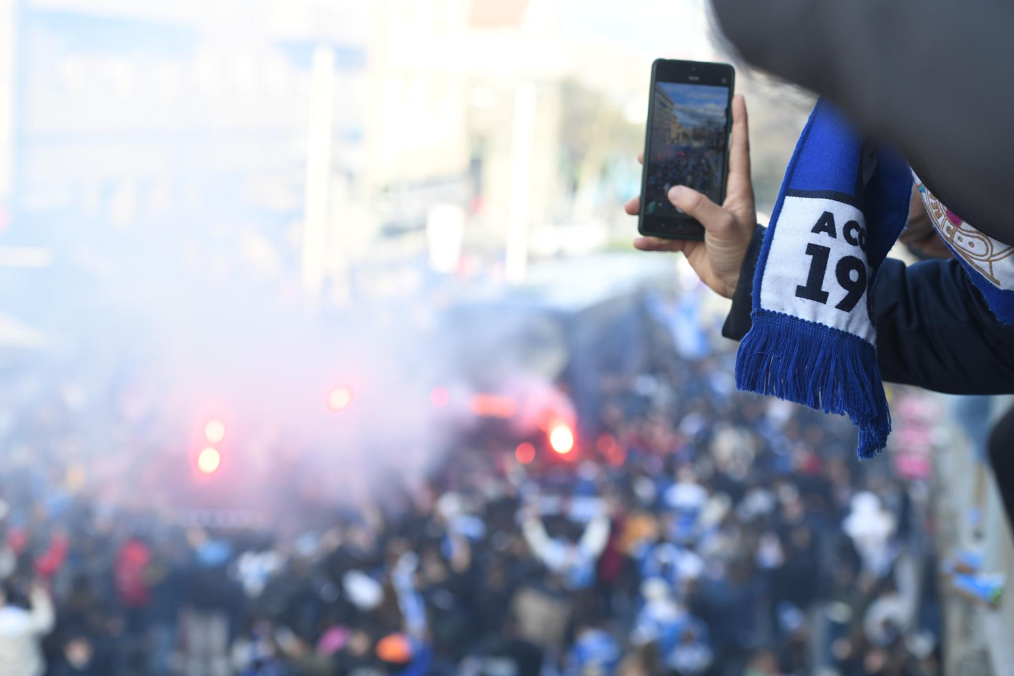 Gran ambiente en las gradas de Riazor para el Deportivo - Racing de Ferrol