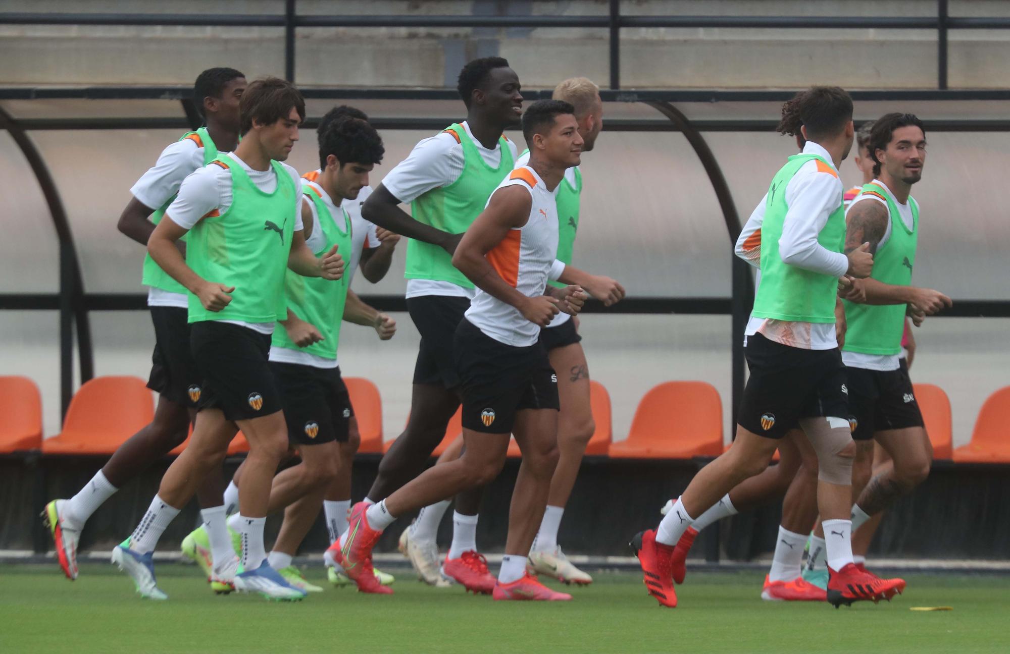 Entrenamiento del Valencia antes del encuentro frente al Athletic de Bilbao