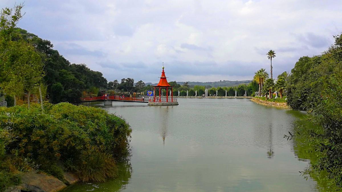 Vista del lago japonés.