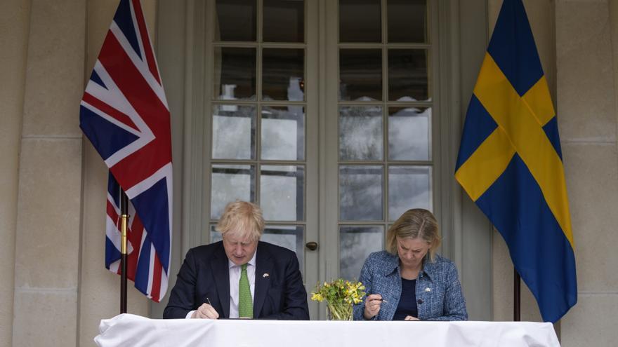 Boris Johnson, primer ministro de Reino Unido, y Magdalena Andersson, primera ministra de Suecia.