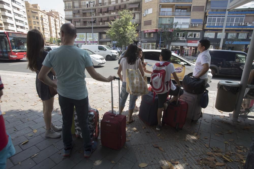 Los taxistas colapsan el centro de Alicante